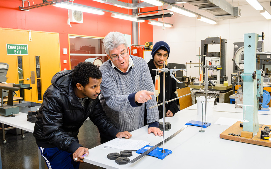 A science teacher showing students some equipment
